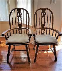 White Oak Virginia House Kitchen Table With Set 6 Matching Chairs And Seiko Quartz Octagonal Oak Wall Clock Table Is Round To Side Chairs Chair Kitchen Table