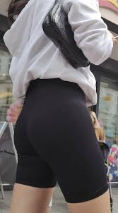 German Voyeur Girl-candid creepshot with a round booty