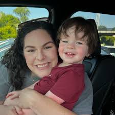 Who can recommend a last-minute hair stylist for a wash and style in  Benton, Arkansas today?