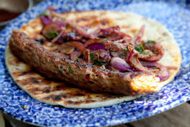 Ilk olarak yağlı kuzu yada dana kıyma (tavsiye edilen kuzu kıymadır. Adana Kebab Kebap Lamb Recipes Turkish Sbs Food