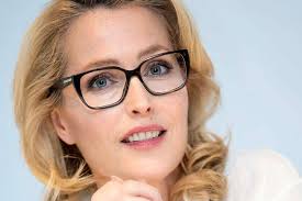 Gillian anderson won a golden globe tonight for her turn as margaret thatcher in netflix's the crown, but her category wasn't announced until 4:30 am local time in prague, where she was in a. Gillian Anderson Golden Globes