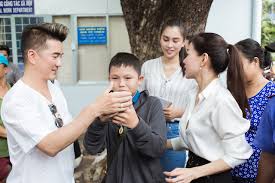 Jun 17, 2021 · đàm vĩnh hưng vừa làm clip tổng kết những công việc từ thiện đã làm trong 20 năm qua. Ä'am VÄ©nh HÆ°ng Hoa Háº­u Tiá»ƒu Vy Giáº£n Dá»‹ Ä'i Tá»« Thiá»‡n Vtv Vn