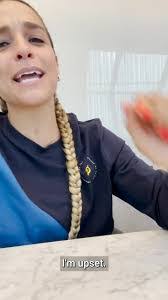 Shari Dillon's Instagram, Twitter & Facebook