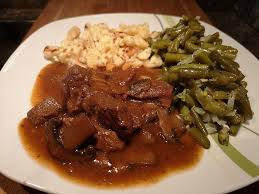 Rindergulasch Im Brater Aus Dem Backofen Von Imnotagourmet Chefkoch Rezept Rindergulasch Rezept Rindergulasch Gulasch Rezept Einfach