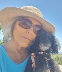 Linda Kaye's Instagram, Twitter & Facebook