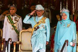 Kuasa yang dipertuan agong yang keempat, perkara 40(2)b perlembagaan persekutuan memperuntukkan kuasa kepada baginda untuk mempersetujui atau tidak mempersetujui kuasa untuk membubarkan parlimen. Sultan Abdullah Yang Di Pertuan Agong Baru Malaysia Beritabenar