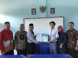 Pastikan mendownload melalui penyedia resmi bertulisan yayasan pesantren islam al azhar. Siswa Sma Islam Al Azhar 5 Cirebon Ikuti Kompetisi Sains Nasional Radarcirebon Com