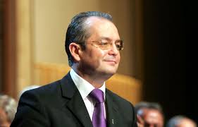 Aynı zamanda demokrat liberal parti başkanıdır. Foto Cum AratÄƒ SoÈ›ia Lui Emil Boc È™i Ce Pasiune Are Aceasta