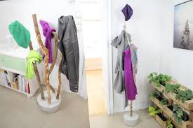 Talentierte designer haben kreative lösungen entwickelt. Kleiderstander Selber Bauen Garderobe Aus Asten Und Beton Ekomia