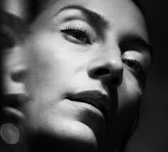 Bella Boo's “Tuesday” is a smoky invitation into her debut album