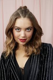 Long hair looks great in so many ways. Shoulder Length Hair Styles 7 Styles To Try For Date Night