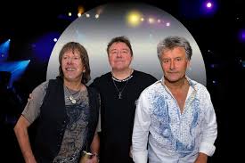 The band consists of keith emerson (keyboards), greg lake (bass guitar, vocals, guitar) and carl. Emerson Lake Palmer Elp High Voltage Concert London July 2010 Greg Lake Emerson Lake Palmer Lake