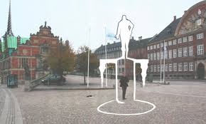 Bygningen hvor børsen holder til, ble i september 2000 utsatt for bombeangrep av militante islamister. Udskaeldt Statue Af Christian Iv Bliver Opstillet Foran Borsen Den Horer Ikke Hjemme