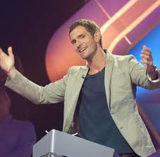 This is micky beisenherz by wir sind unsere modelle on vimeo, the home for high quality videos and the people who love them. Micky Beisenherz Der Umschwarmteste Witzeschreiber Der Republik Welt