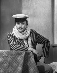 «после развода можно?» пошел в армию, ел сырое. Sergej Bezrukov Rasskazal O Svoej Roli V Filme Bender Vokrug Tv