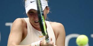 Toho česká tenistka dokonale využila ve třetí sadě, ve které soupeřce uštědřila kanára. Tenis Roland Vondrousova S Bartyovou Budu Bojovat O Prvy Grandslamovy Titul Hlavne Sk