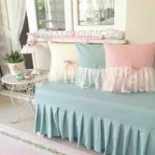 Evatolyemsizdengelenler Sevgili Faile90 Icin Yaptigimiz Sedir Ortusu Ve Kirlentleri Cok Yakismis Classic Home Decor Home Decor Shabby Chic Decor