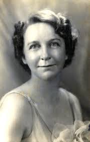 Sara Branham's Instagram, Twitter & Facebook