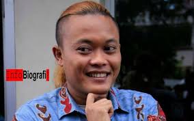 Biodata lengkap nathalie holscher, sosok dj cantik istri komedian sule. Biodata Istri Sule Info Biografi