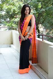 Beauty Galore HD : Isha Chawla Hot Voluptuous Body In Silk Saree Stunning  Images