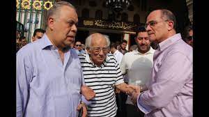 أكد الفنان رشوان توفيق، إن زواجي استمر مع زوجتي الراحلة 62 عامًا، ولم أخنها ولا مرة، أو أنظر إلى أخرى غيرها، وعندما كنا نختلف، أخرج إلى مسجد السلطان أبو العلا. Ø§Ù„ÙÙ†Ø§Ù† Ø§Ù„Ù…ØµØ±ÙŠ Ø±Ø´ÙˆØ§Ù† ØªÙˆÙÙŠÙ‚ ÙŠÙ†Ù‡Ø§Ø± ÙÙŠ Ø¬Ù†Ø§Ø²Ø© Ø²ÙˆØ¬ØªÙ‡ ÙˆÙŠ Ø¨ÙƒÙŠ Ø¬Ù…Ù‡ÙˆØ±Ù‡ Ø¨Ø­Ø¯ÙŠØ«Ù‡ Ø¹Ù†Ù‡Ø§ Ø¹Ø±Ø¨ÙŠ Ø¨ÙˆØ³Øª