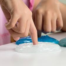 Atau ada yang sudah pernah belajar membuat bahan lainnnya yang dapat digunakan untuk membuat slime adalah lem povinal. Cara Membuat Slime Dengan Lem Povinal Mainan Unik Yang Bikin Gemas Citizen6 Liputan6 Com