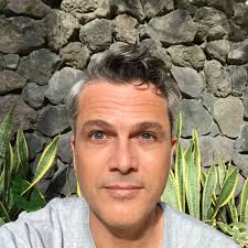 6 Potret Terbaru Michael Villareal, Mantan Suami Sophia Latjuba yang Makin  Tampan