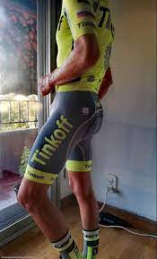 Épinglé par Tebori sur Skintight Bike Lycra's | Maillot cyclisme, Homme  sportif, Coureur cycliste