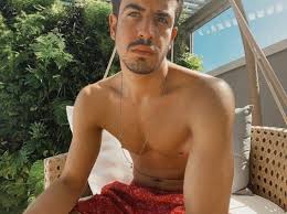 Recentemente, enzo e bruna foram flagrados juntos por um fã em são miguel dos milagres, em alagoas. Apontado Como Affair De Bruna Marquezine Enzo Celulari Surge Sem Camisa E Arranca Suspiros Sbt