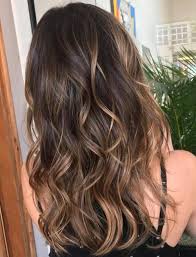 Craquez pour cette nouvelle coloration tendance, subtile et glamour, idéale pour les cheveux longs. 20 Coiffures Balayage Au Caramel Doux Pour Les Brunes Et Au Dela Coiffure Balayage Coiffure Coiffure Couleur
