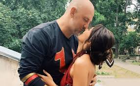 За метаморфозами фигуры насти каменских наблюдает вся страна. Vau Nastya Kamenskih Voshitila Figuroj V Mikro Bikini Tv Ua