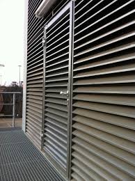 Http Www Lke Lueftungskomponenten Com Wp Content Uploads 2015 07 Fassadengitter Mit Tuer 2 Jpg Front Gate Design Gate Design Front Gates