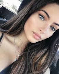 Bei dunkler haut wirken auch kontrastfarben harmonisch. 31 Trendiges Make Up Blaue Augen Blonde Haare Rote Lippen M H Braune Haare Grune Augen Blaue Augen Dunkle Haare Blaue Augen