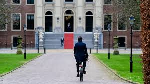 Met 10 procent ten opzichte van het vorige kabinet. 8jimwbyjydwcfm