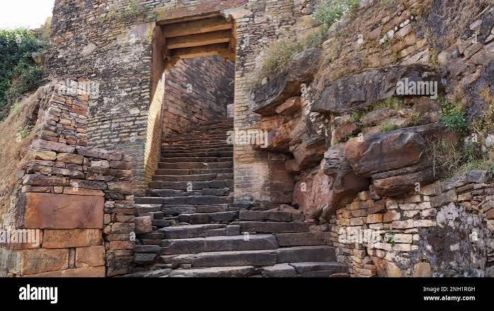Entrance Stairs of Ajaygarh Fort, Ajaigarh was founded in 1765 by Guman Singh, Panna, Madhya Pradesh, India Stock Photo - Alamy