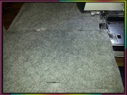 Schneiden sie aus filzresten ein kleines quadrat; Nah Anleitung Buchhulle Hefthulle Aus Filz