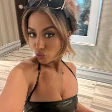 Jenna Harmon's Instagram, Twitter & Facebook