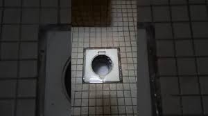 Toilet bowl sitting, clogged toilet bowl. Bagaimana Untuk Membersihkan Tandas Dari Tersumbat Kerja Jarum 2021