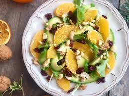 Come preparare l'insalata invernale per preparare l'insalata invernale, iniziate a lavare le pere, poi tagliatele in 4 spicchi 1 e utilizzando un coltellino eliminate il torsolo 2 e la buccia. Insalata Invernale Di Arance E Avocado La Cucina Salutare