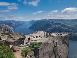 Turn north from skåpa mountain and pass by the. Preikestolen In Vestlandet Norwegen Sygic Travel