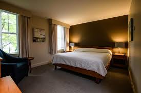 We sat in the front room that has lots of glass, so we had a good. Harraseeket Inn Freeport Updated 2021 Prices