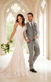 Stella york ellies bridal boutique the best of va md. Klassisches Brautkleid Aus Zarter Spitze Stella York Wedding Gowns