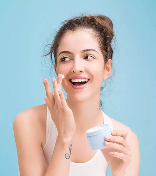Skin Care Routine For Dry Skin: 10 Essential Hydration Steps