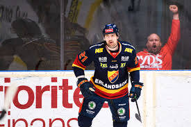 Mot färjestad visade patrik berglund varför. Shl Stjarnan Patrik Berglund Jagas Av Brynas