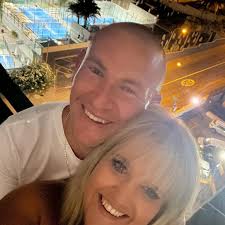 Hi everyone 👋, I just wondered if anyone has any good local dog grooming  recommendations? Our usual spot is fully booked for the summer, and she  desperately needs a groom. We have