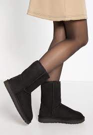 Free shipping & returns available. Ugg Classic Short Stiefelette Black Schwarz Zalando De