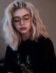 Makeup Beautiful Hair Grunge Vintage Girls Inspiration Cute Https Weheartit Com Entry 314620663 Short Wavy Hair Short Hair Styles Grunge Hair