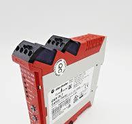 Allen-Bradley 440R-GL2S2T GSR GLT Safety Relay 2.5 Watt 24 Volt DC Series A 201
