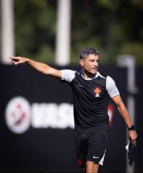 Pedro Emanuel deve fazer mudanças no Vasco