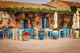 Vous Souhaitez Profiter Des Derniers Jours De Soleil Au Bord De La Mer Mediterranee Envolez Vous Pour La Sicile Et Partez Sicily Travel Sicily Tours Sicily